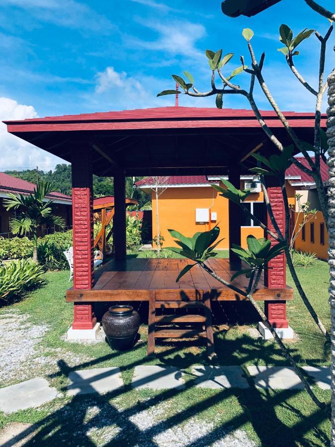Chuu Pun Village Resort Pantai Cenang  Exterior photo